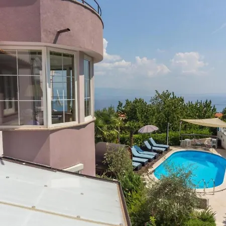 Three Bedroom With Balcony Апартаменти Опатія