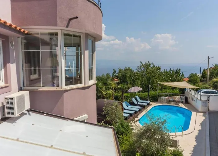 Three Bedroom With Balcony Lägenhet Opatija